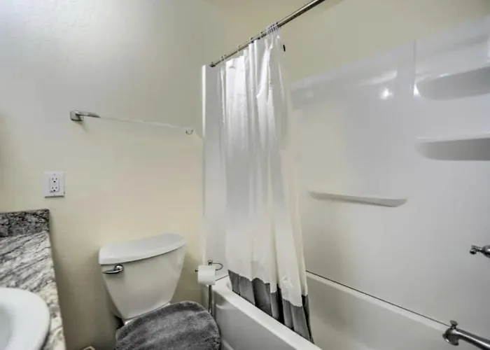 Large Groups Sleeps 20 Must Holiday home